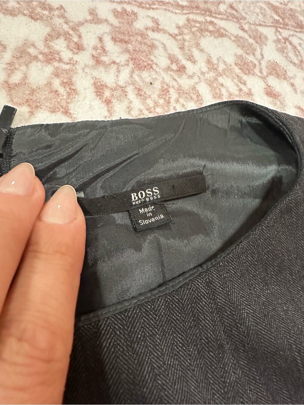 $395 Hugo Boss Virgin Wool Shift Dress - Picture 3 of 15